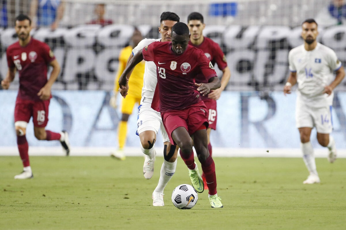 卡塔尔世界杯比赛,0：2不敌美洲劲旅厄瓜多尔队