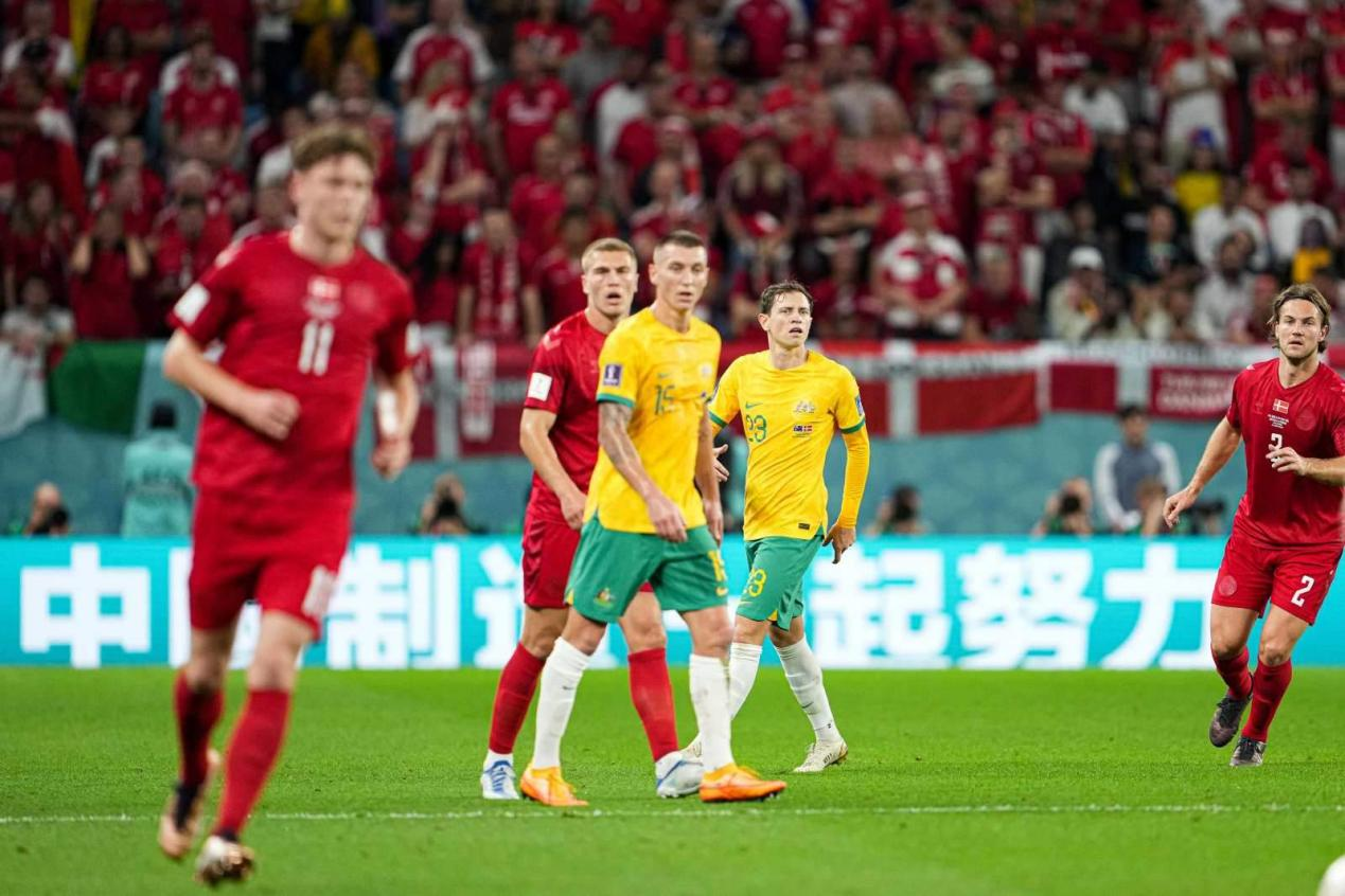 澳大利亚世界杯赛事，1-0力克丹麦成功晋级16强