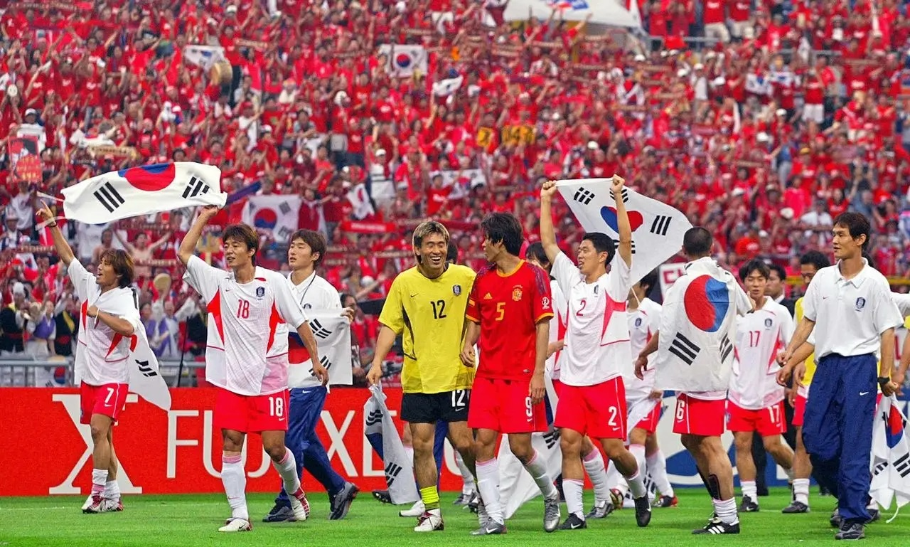 韩国世界杯赛事第三次晋级16强，孙兴慜眼睛哭肿