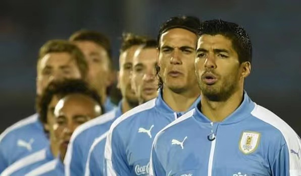 乌拉圭足球队虽然遗憾出局世界杯有一个人值得被记住
