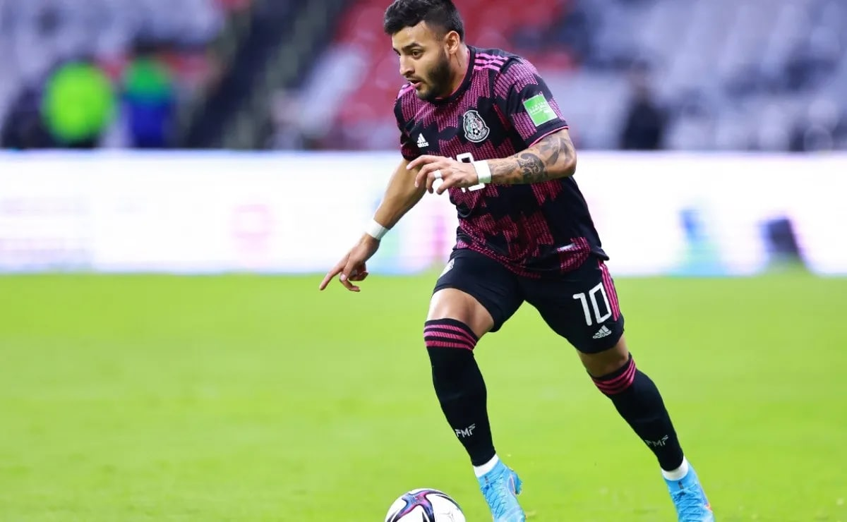 墨西哥队世界杯球场上球员表现神勇依然遗憾出局