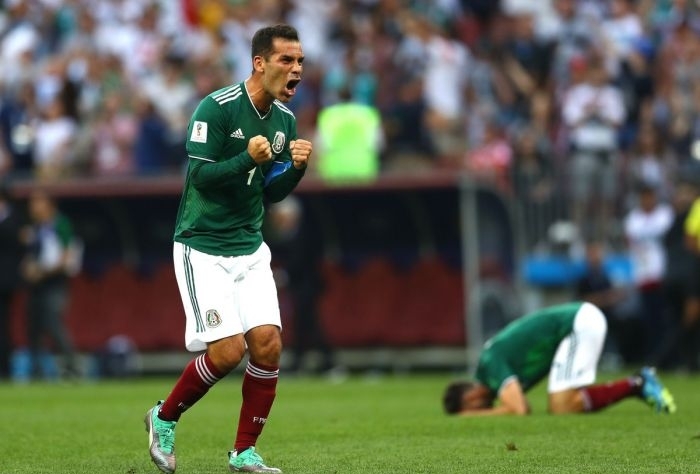 墨西哥足球队事件而被比赛前主帅开发布会感谢球迷