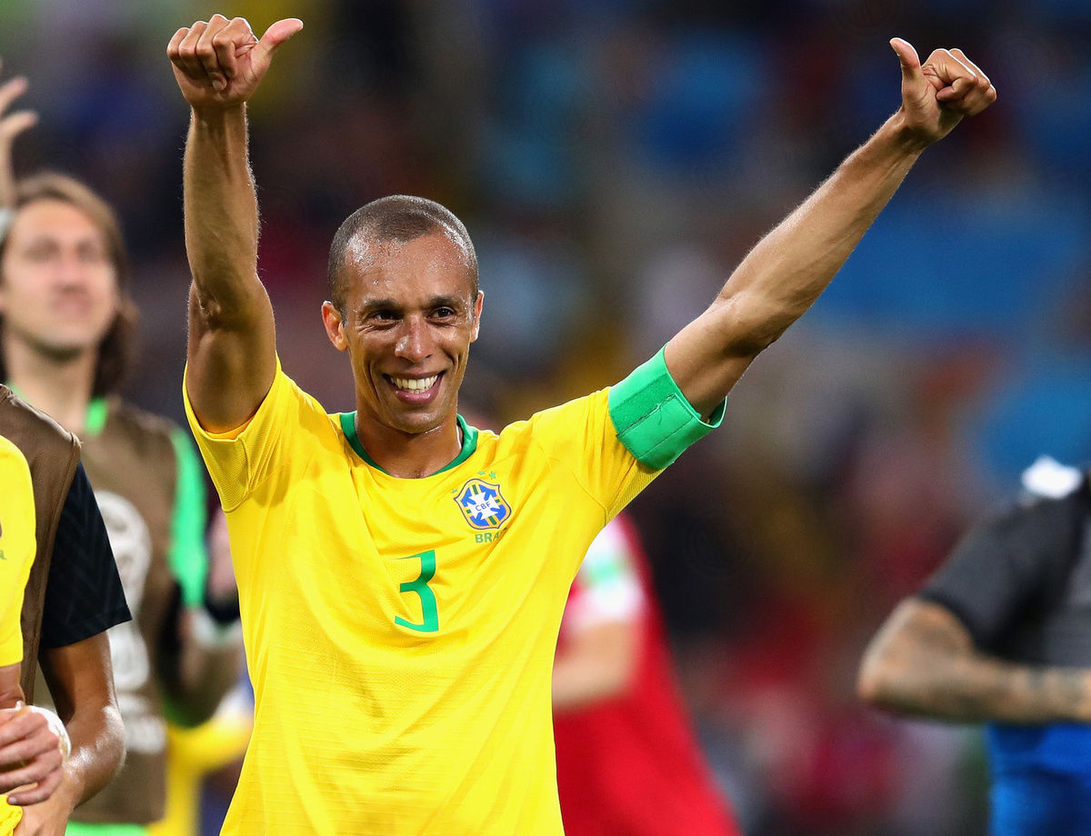 巴西球队对阵韩国队表现出色进球后球员热舞