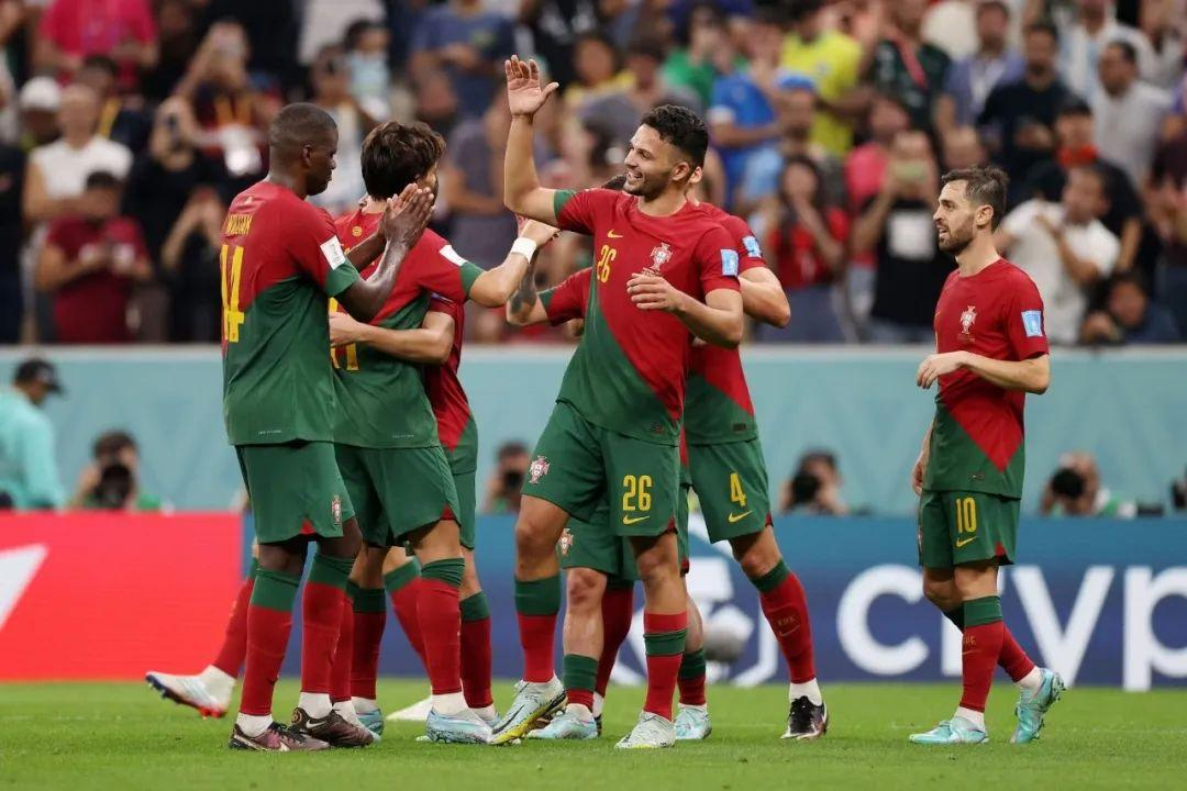 葡萄牙队遗憾出局世界杯球王C罗被认为不如梅西